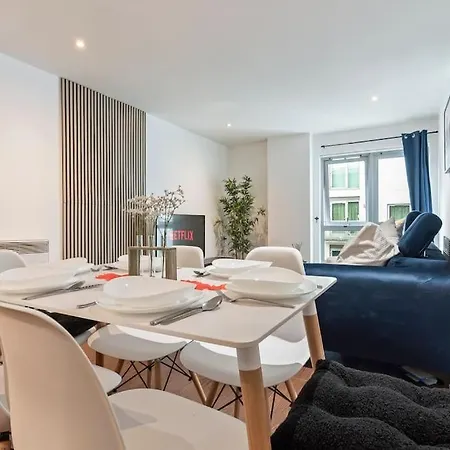 Apartment City Centre, Free Parking, Excellent Location, Sleeps 6, Long Offers
