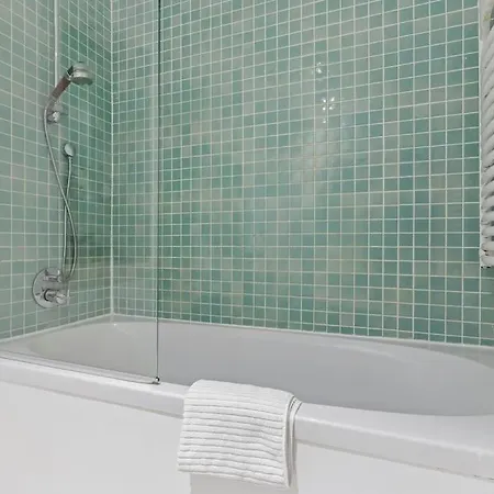 City Centre, Free Parking, Excellent Location, Sleeps 6, Long Offers Apartment Birmingham